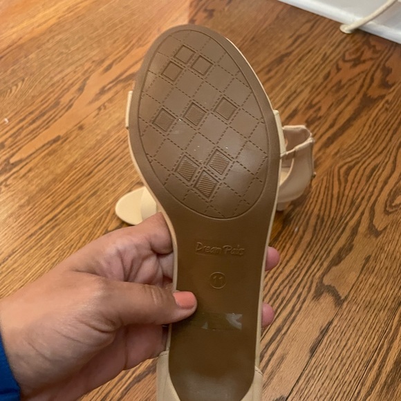 Tan Heels - Picture 3 of 3